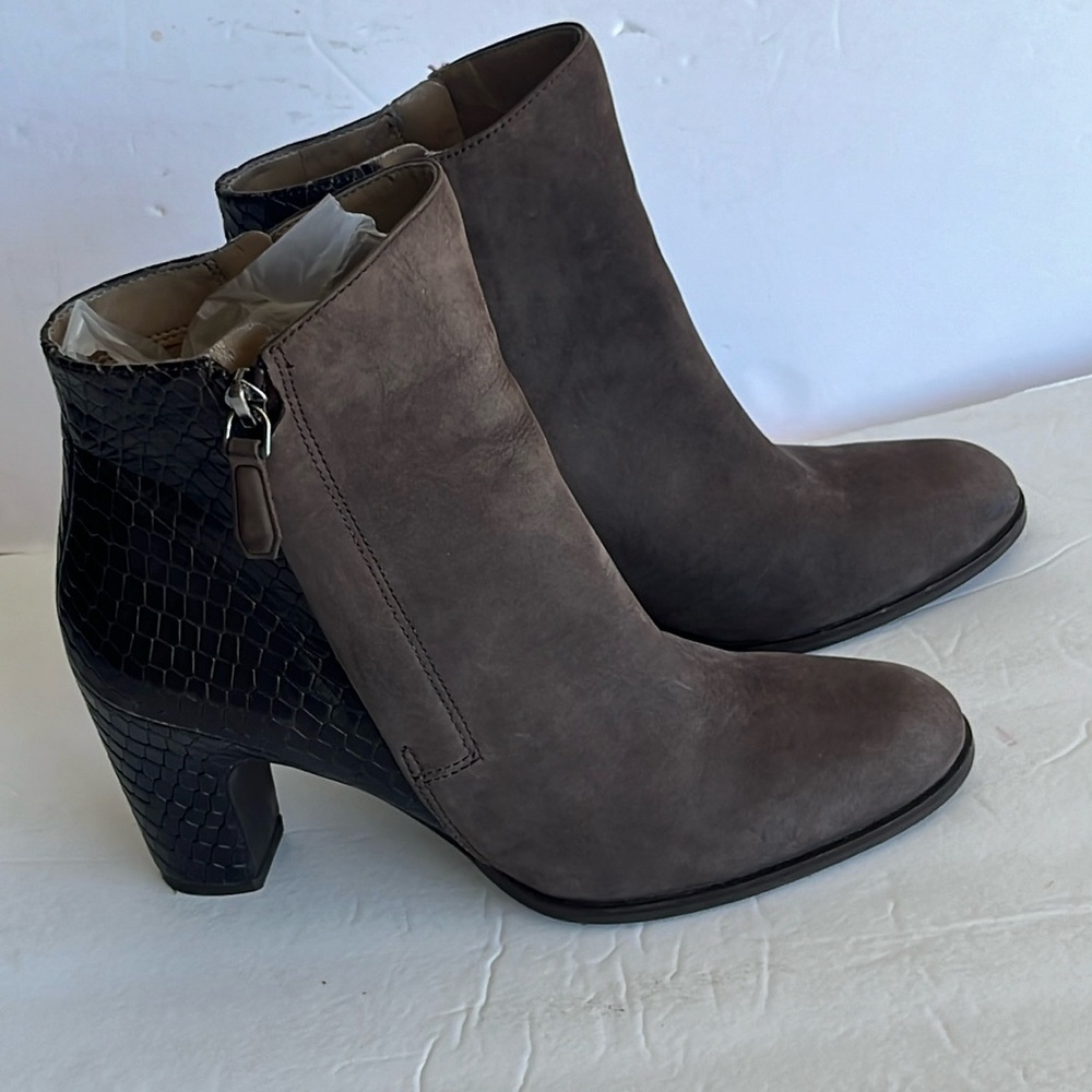 Ecco Gray and Black Leather Ankle Boots